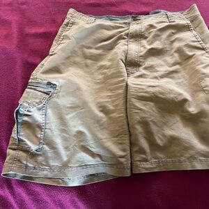 Size 38 Men's REI light brown cargo shorts